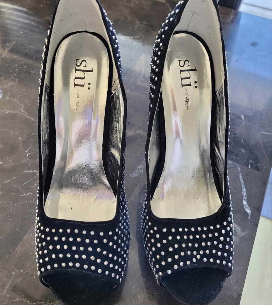 shi rhinestone pumps